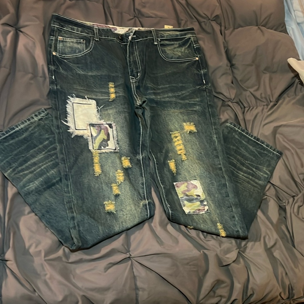 Distressed Denim Jeans with Patchwork